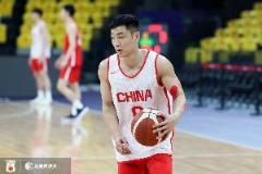 徐杰与高诗岩竞争&后者防守能力可能更好 3号位雷蒙&朱俊龙责任重