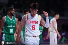 媒体人：男篮首胜值得称赞 多点得分突出仍需总结不足