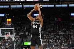 瓦塞尔三分12中6狂砍26分6板 连续3场20+惊艳表现