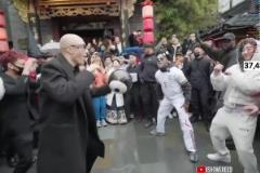 甲亢哥被画成了熊猫脸，这下黑脸看不出来了