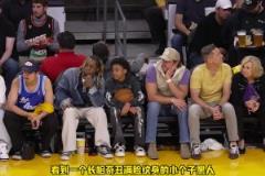 湖人主场边经常出现的丑陋小个子，身边美女总是每次都不一样