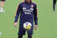看看日本前国脚乾贵士的颠球！这节奏太舒服了