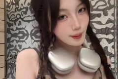 坏了依帆知道自己有姿色了，这是拜仁输球了开始放飞自我啦