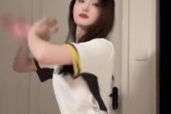 云怡这身国足球衣有点好看啊，就是舞蹈还得多练练