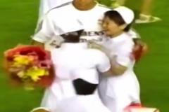 03年皇马中国行，小贝被团团围住，菲戈&齐祖无人问津❓️