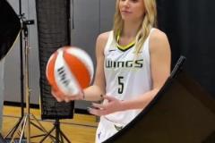 长相真是太甜美可爱啦达拉斯WNBA美女状元佩奇拍定妆照！