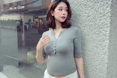 椰子短发新造型 孕肚明显少女感依旧十足
